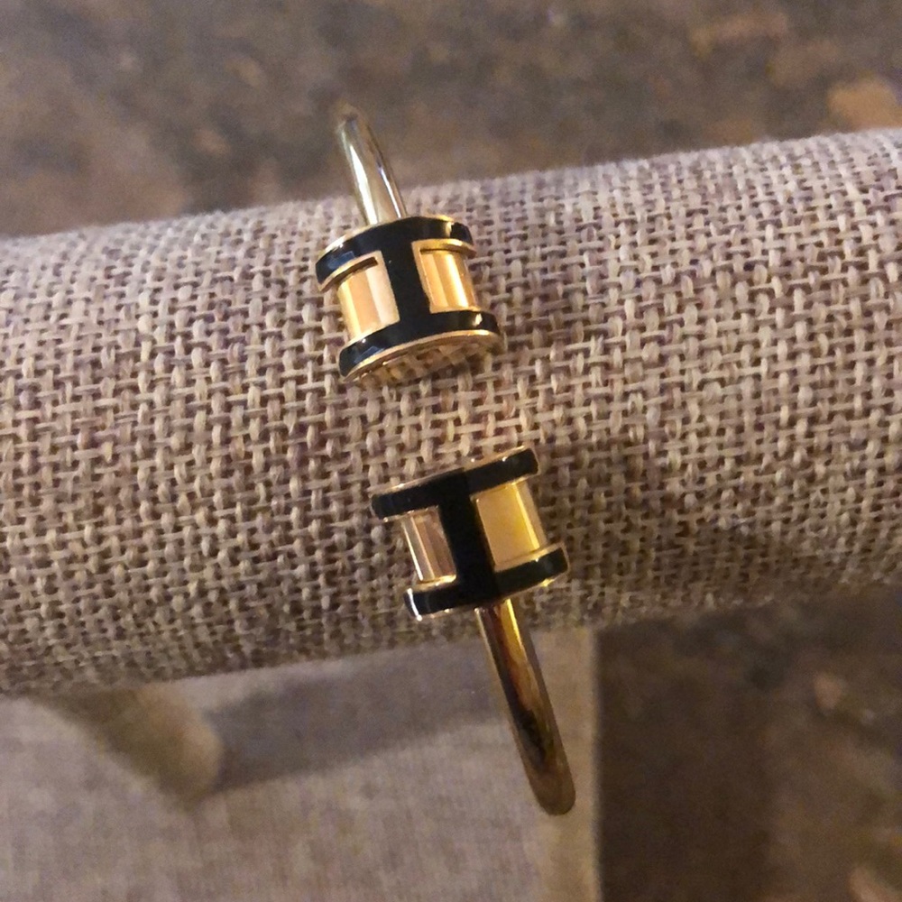 Beautiful gold fill bangle!